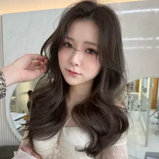 ロング カラー 似合わせレイヤー/ 透明感カラーのヘアスタイル