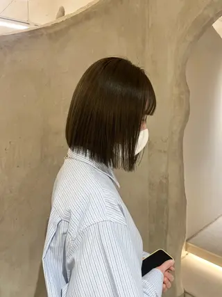 ミディアム カラー effect横浜所属・切りっぱなしボブ/ 艶カラー/綾莉のヘアスタイル