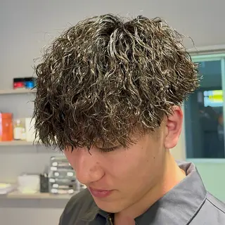 ショート パーマ ヘアアレンジ メンズ 艶カラー の達人のヘアスタイル