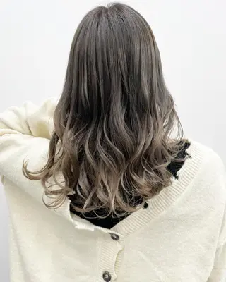 セミロング カラー 🦄インナーカラー 🦄貫井彩花のヘアスタイル