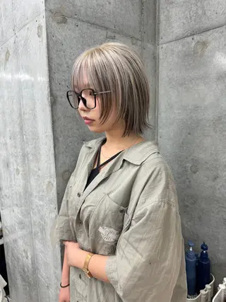 ショート laff 新宿所属・切りっぱなしボブ レイヤー/縮毛矯正のヘアスタイル
