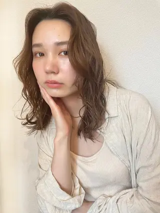 ミディアム カラー パーマ 🩰オリーブ/ ベージュ松本咲花🩰のヘアスタイル