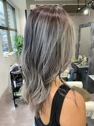 ロング カラー hair make huit8所属・ハイライト&ブリーチ 💇🏼‍♀MAHOのヘアスタイル