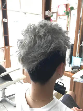 ショート カラー メンズ 白髪ぼかしハイライト 柳川拓哉のヘアスタイル