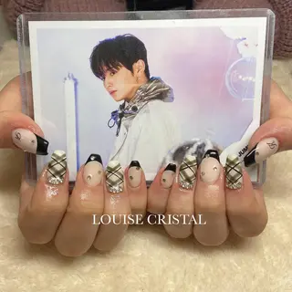 ネイル LOUISE CRYSTALのネイルデザイン