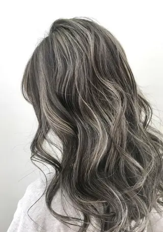 ロング 岸 保奈美のヘアスタイル