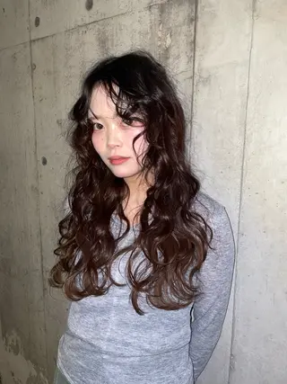 ロング パーマ rin🩰ハイトーン /レディースパーマのヘアスタイル