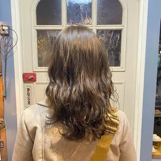 セミロング カラー BRITS 渡辺 菜々子のヘアスタイル