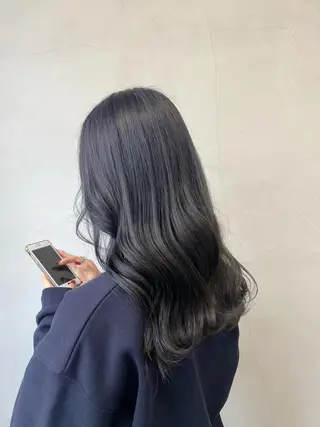 カラー miu .のヘアスタイル