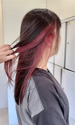 ロング メンズバレイヤージュ 斉藤春のヘアスタイル