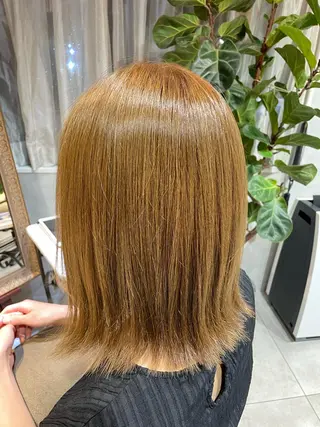 ミディアム カラー 永宮 采佳のヘアスタイル