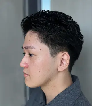 パーマ メンズ ダブルカラー寒色系 ボリューム改善ハヤトのヘアスタイル