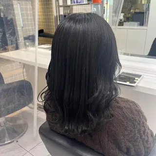 セミロング 寒色＆ブリーチ特化 寒色MiOのヘアスタイル