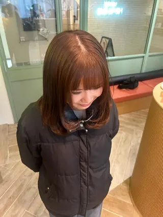 ミディアム カラー ベージュ/ダブルカラ ー/新潟駅/青柳萌果のヘアスタイル