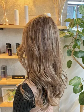 セミロング カラー ハイトーンカラ ー/小川のヘアスタイル