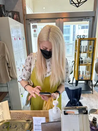 ロング andKおもろまち店 艶ダブルカラー✨のヘアスタイル