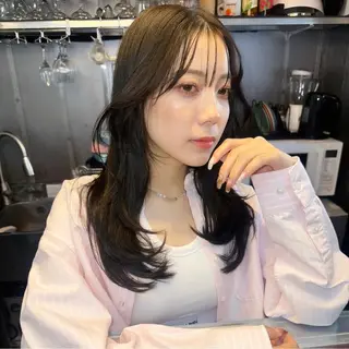 ロング カラー 岡野 静華のヘアスタイル