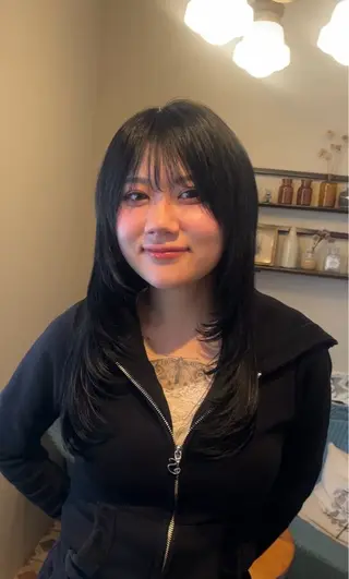 セミロング 甲斐 真桜のヘアスタイル