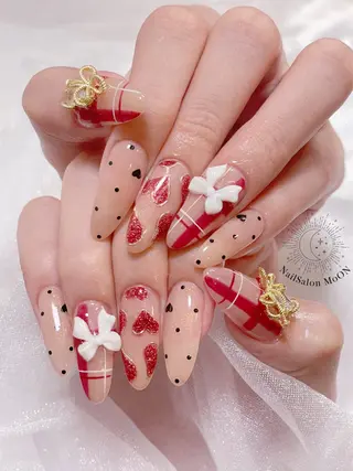 MoON...❤︎ MeGuのネイルデザイン