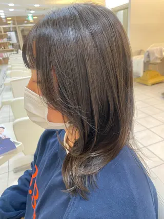 ミディアム 内山 歩美のヘアスタイル