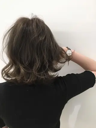 ミディアム カラー due hair 京都駅前店 MILBON オージュア認定サロン【デューヘアー】所属・ハイトーンブリーチ 土坂　由志【京都】のヘアスタイル