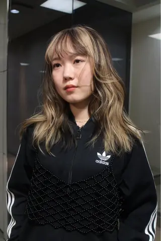 セミロング カラー カーリーパーマ/ 透明ｶﾗｰ/MIKUのヘアスタイル