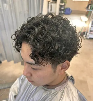 パーマ メンズ 【パーマ】【デザイン カラー】拳🌊のヘアスタイル