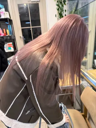 ロング カラー ミルクティー× グレージュMOMOのヘアスタイル