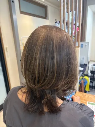 ミディアム 伯部 真子のヘアスタイル