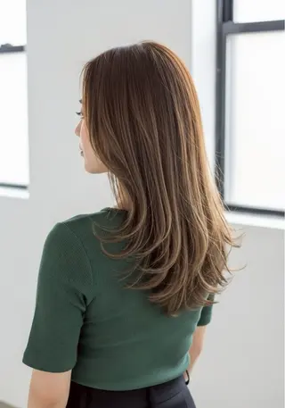 セミロング カラー 土肥 美羽のヘアスタイル