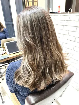 セミロング 🌈外国風ハイライト こうたろうのヘアスタイル