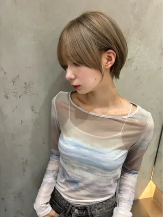 ショート karin ボブハイトーンのヘアスタイル