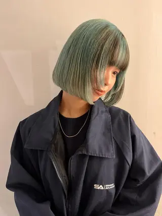 ショート ボブ/ハイトーン REINAのヘアスタイル