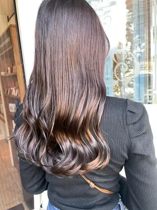 セミロング ブリーチ毛矯正.髪質 改善.髪にドラマをのヘアスタイル