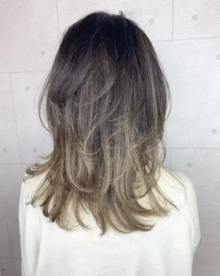ミディアム カラー 韓国レイヤーカット/ ダブルカラーのヘアスタイル