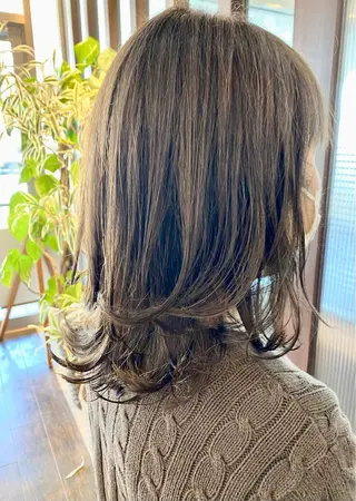 セミロング 鈴木 千恵子のヘアスタイル