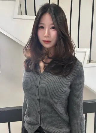 ミディアム 'AXIS所属・近藤 美有のヘアスタイル