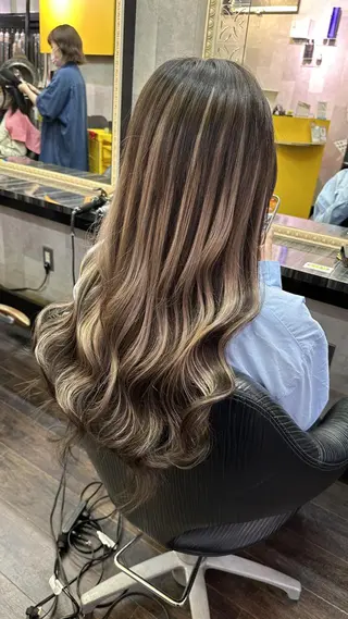 ロング カラー 紺野 愛美のヘアスタイル