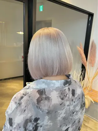 ショート カラー ハイトーンカラ ー/小川のヘアスタイル