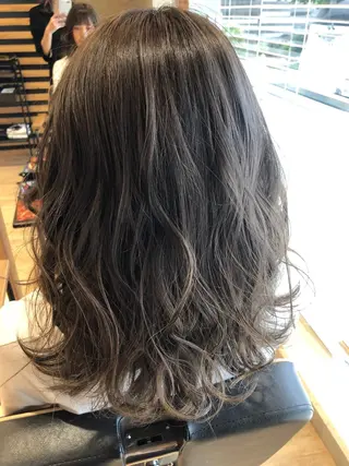 カラー 早川 真幸のヘアスタイル