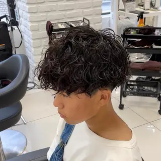 ショート パーマ メンズ フェザーパーマ職人 🪶ryosukeのヘアスタイル