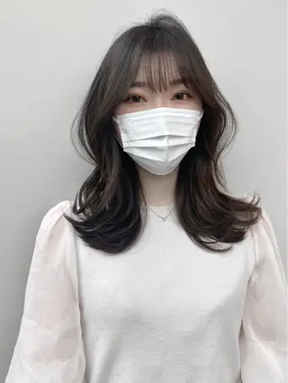 ミディアム カラー レイヤー/顔周り /透明感🩶高橋大のヘアスタイル