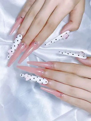ネイル LEELA NAIL STUDIO所属・LEELA NAIL STUDIOのネイルデザイン