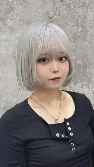 ショート カラー ホワイト/店長/カラ ー講師/錦糸町/岩崎のヘアスタイル