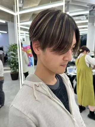 ショート カラー メンズ ブリーチ指名No.1 Daikiのヘアスタイル