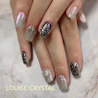ネイル LOUISE CRYSTALのネイルデザイン