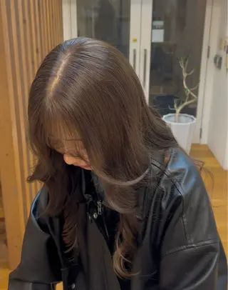 ロング カラー 松田 亜耶のヘアスタイル