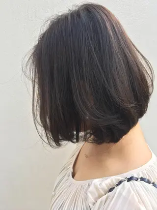 ミディアム カラー THE DAY所属・AKI HASHIMOTOのヘアスタイル