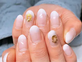 ネイル THECOLORS所属・近貞 莉奈のネイルデザイン