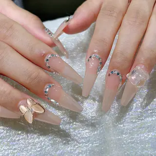 ネイル Queens 榊 まおのネイルデザイン